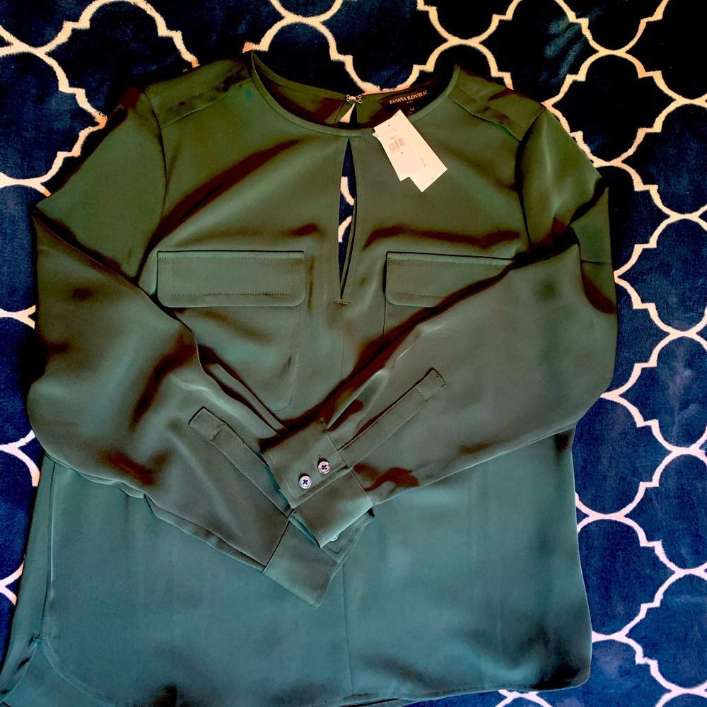 New Banana Republic blouse with tags.